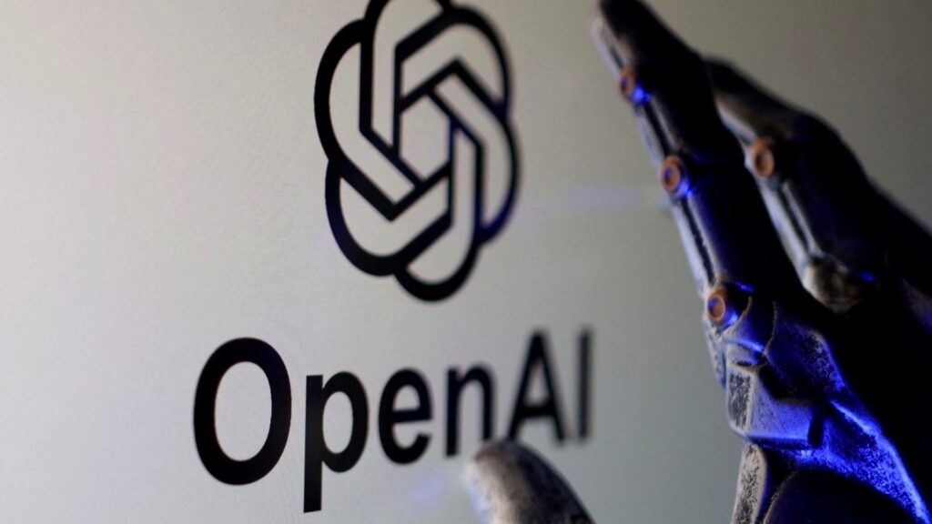 白い背景にOpenAIのロゴと社名が大きく写り、右側に青いライトが光る黒いロボットアームが並んでいる写真。「加工しただけ」では済まないChatGPTの1枚で小学館が謝罪した
