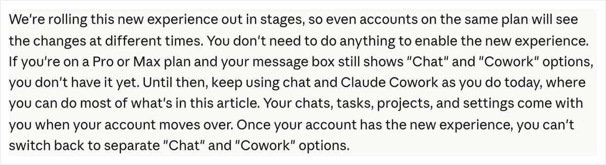 Claudeのヘルプページ。同じプランでも届く時期がずれることと、入力欄にChatとCoworkの切り替えが出ていればまだ届いていないことが英語で書かれている