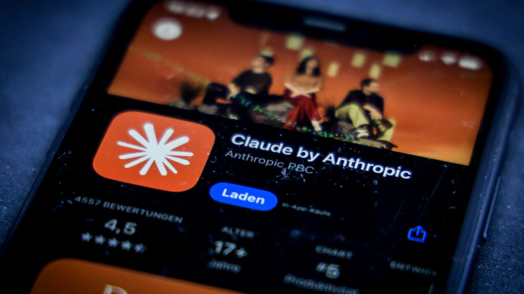 スマートフォンの画面に表示されたApp StoreのClaude by Anthropicアプリのページの写真