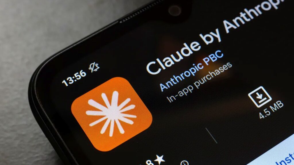 スマートフォンの画面に表示されたClaude by AnthropicのApp Storeインストール画面。Anthropic、サイバー制限を3段階に 申請なしは50回とも止まる