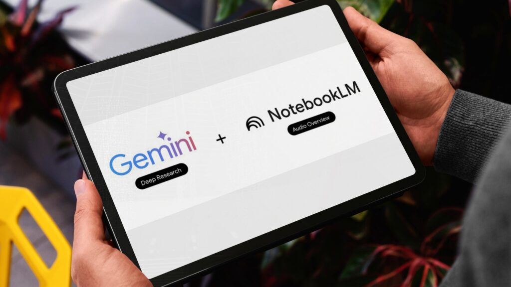 タブレット画面にGeminiとNotebookLMのロゴ、Deep ResearchとAudio Overviewの表示が並ぶ画面を持つ手元の写真。Google、スライドを生成前に直せる ヘルプは月14,500円の人だけだ