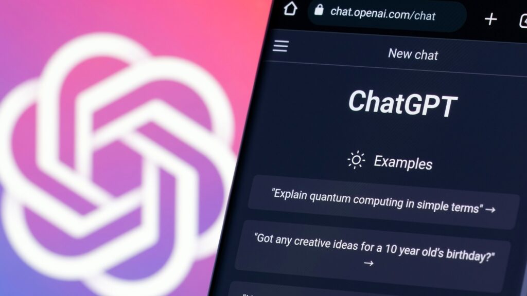 スマートフォンでChatGPTのチャット画面を開き、背景にOpenAIのロゴが写っている写真。OpenAI、利用枠を2日連続でリセット Chatの会話回数は戻らない